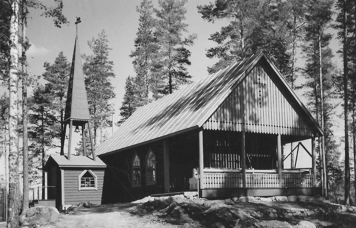 Äänekosken keskustaan lähelle kirkkoa valmistui vuonna 1876 viljamakasiini. Rakennus purettiin 1960-luvulla ja sen hirsistä tehtiin Mämmensalmelle kesäkirkko. Maa-aluen Mämmensalmella omisti ennen Pohjan talon poika lehtori Aulis Kautto. Hän lahjoitti sen Äänekosken seurakunnalle.