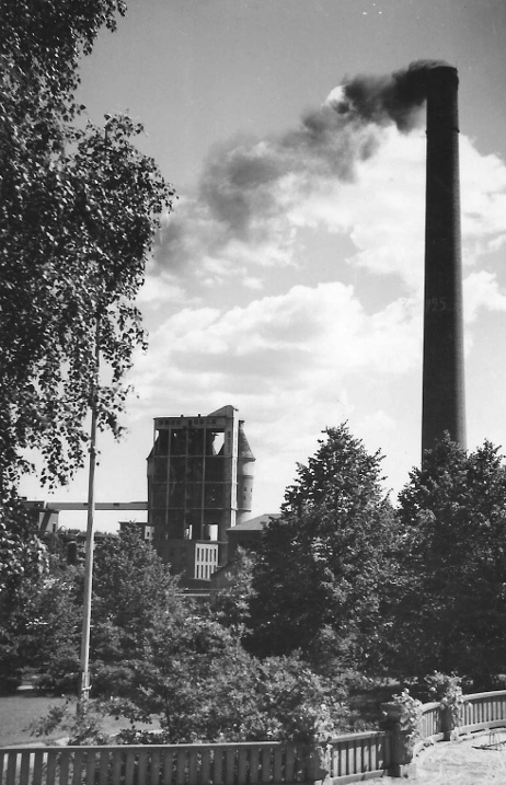 Äänekosken maamerkkeinä olivat vuosikymmenten ajan happotorni ja vanhan voimalaitoksen vuonna 1926 valmistunut savupiippu.