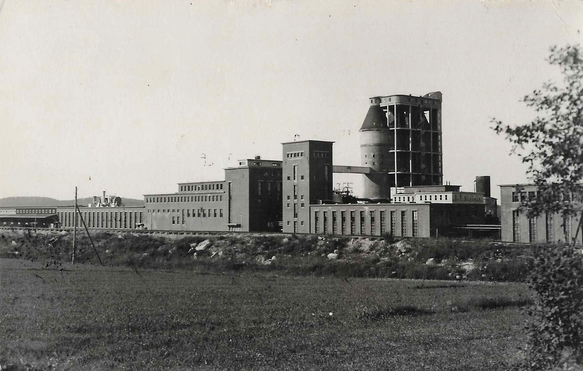 Sulfiittisellutehdas ja kemiallinen 1950-luvulla.