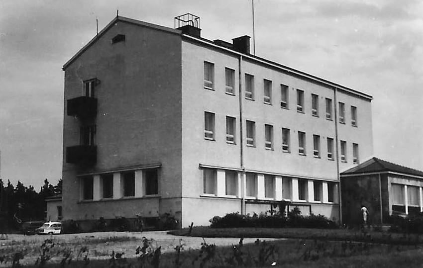Viiskulmaan valmistui postitalo vuonna 1952 entisen Kotisuon reunalla.