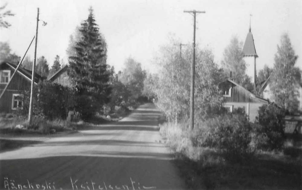 Kirkonmäkeä nykyisen Mikonpuiston päiväkodin vaiheilta.