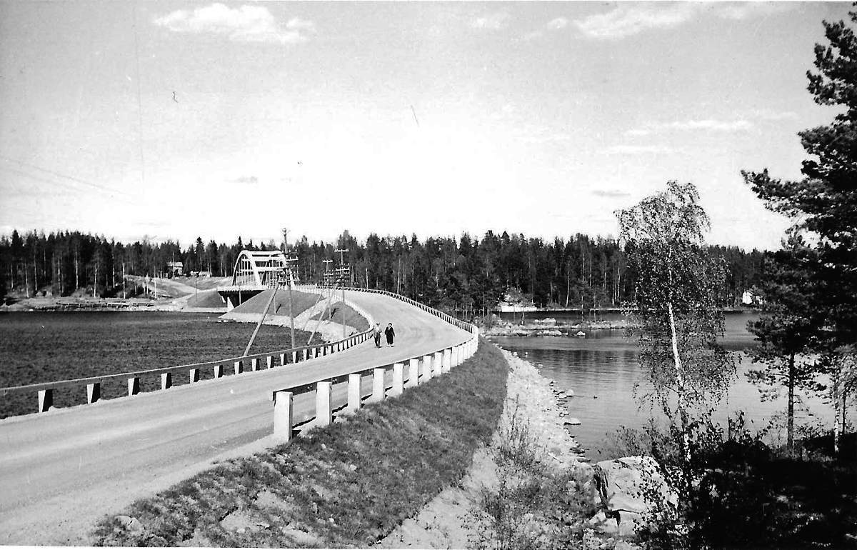 Vuonna 1953 valmistunut Mämmensalmen silta 4-tiellä.