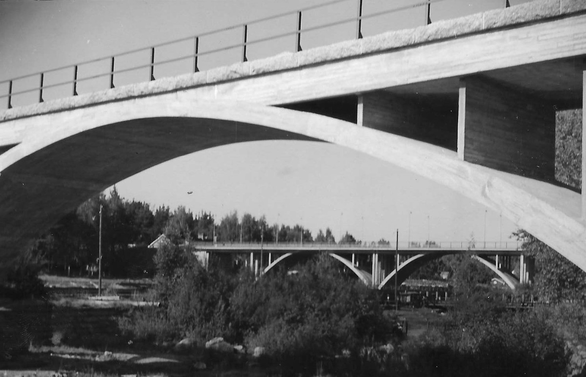 Kolmen sillan panoraama. Hiskinmäen maantiesilta, Punainen silta ja Äänekoski-Suolahti rautatiesilta.