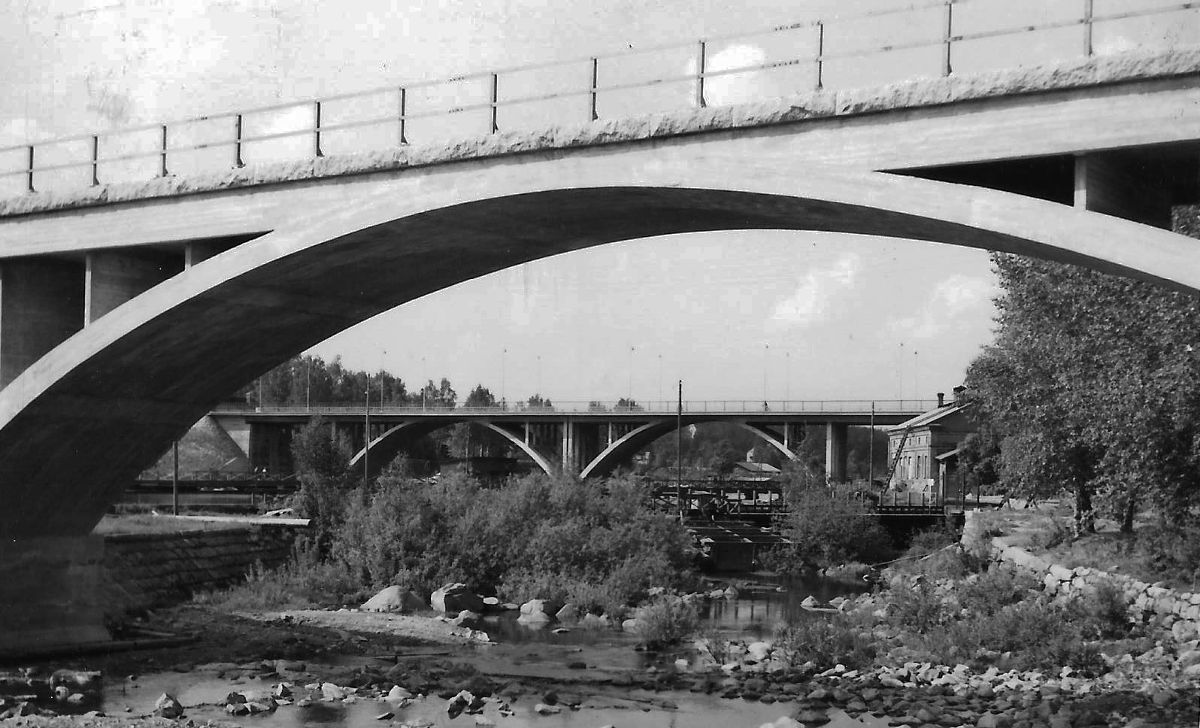 Kolmen sillan panoraama. Hiskinmäen maantiesilta, Punainen silta ja Äänekoski-Suolahti rautatiesilta.