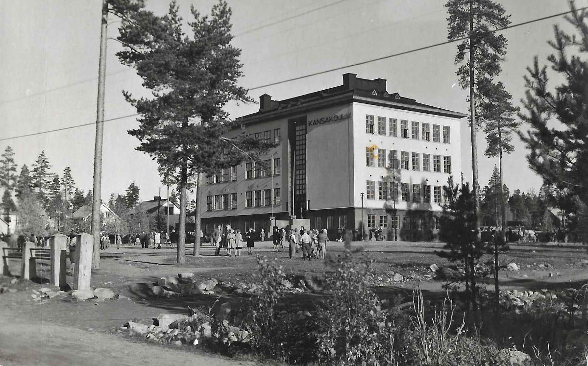 Vuonna 1931 valmistunut Äänekosken kansakoulurakennus.