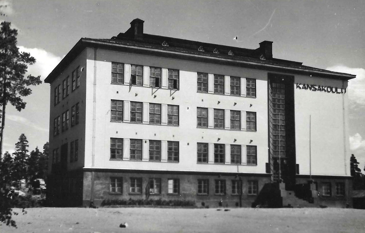 Vuonna 1931 valmistunut Äänekosken kansakoulurakennus.