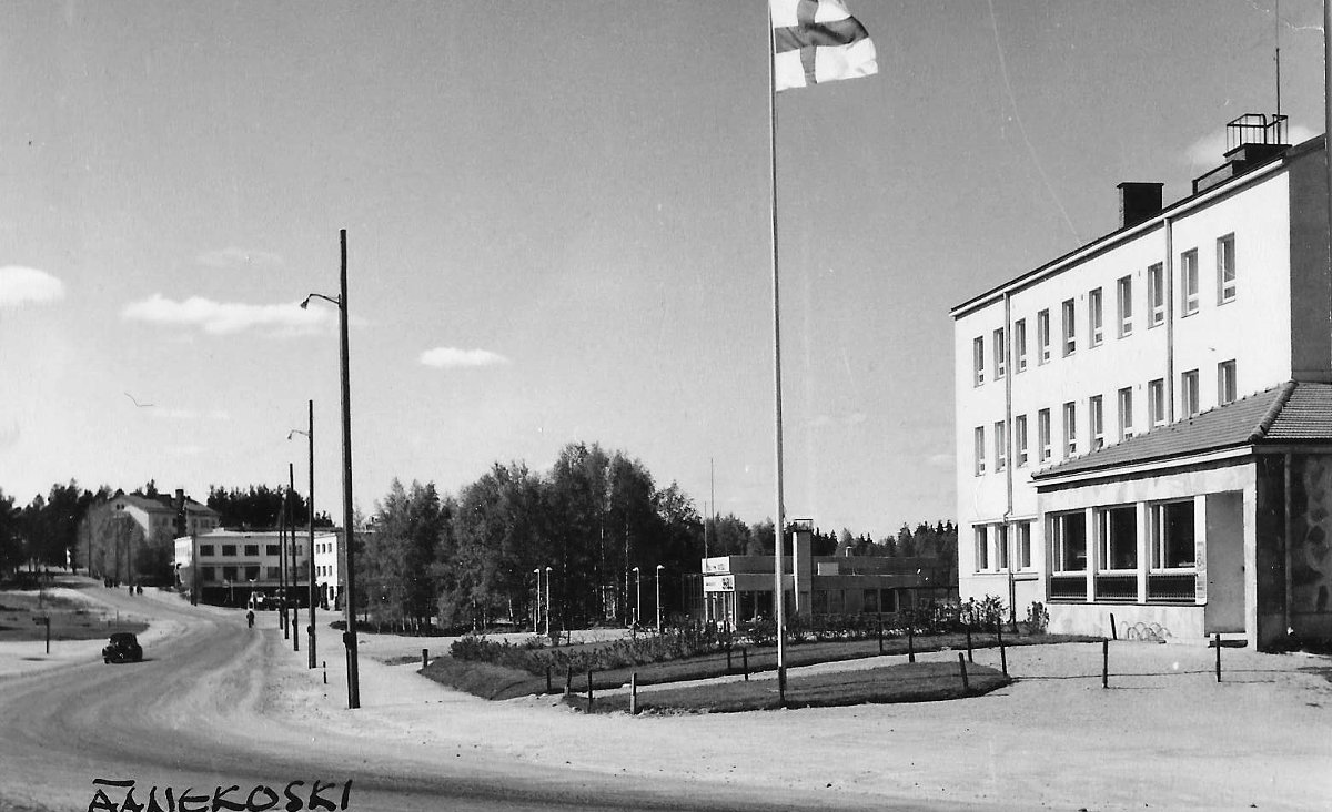 Kotakennääntietä Äänekosken keskustassa 1950-luvun lopulla tai 1960-luvun alussa.