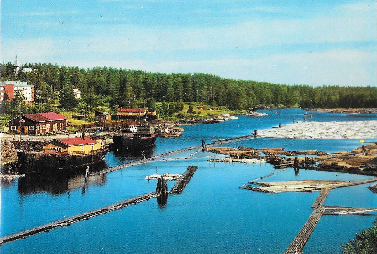 Hiskinmäen sillalta Äänejärvelle päin 1960-luvun alkupuolella. Kuva otettu ennen vuotta 1968, jolloin Äänekosken kirkko tuhoutui tulipalossa.